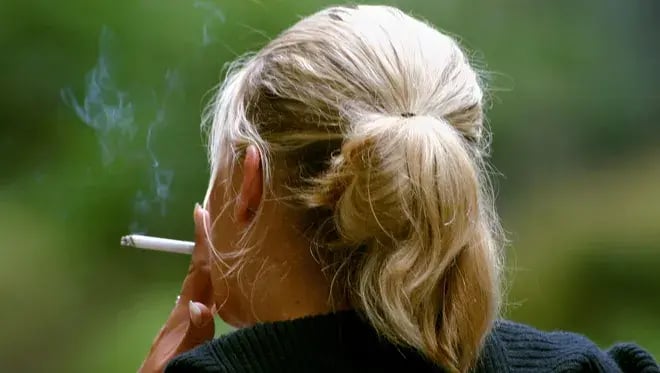 Higher health risks among smoking women